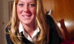 Smiling Amateur blonde shows off her wide-opened crack