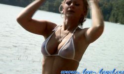 Adorable cam girl is rubbing her accurate pussy on the beach