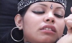 Sex-loving Indian wife Curry Creampie Rashmika is enjoying oral sex