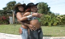 Two hot chicks Round And Brown Cream and Diamond Mason have amazing butts