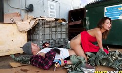 Seduced hottie Sneaky Sex Jade Jantzen gives a professional blowjob