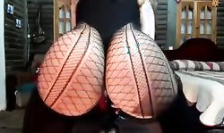 hot girl shaking her fat ass on webcam