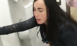 Professor tarado comeu aluna no banheiro da faculdade