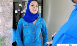 Petite slut arab fucked by two big men