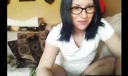 cam-slut Ellie squirts on the towel