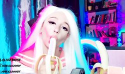 Gorgeous blonde hottie with pink lips likes sucking her dildo