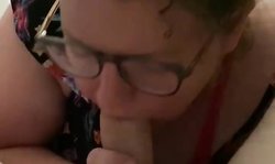 Cute Fat Hottie gives sloppy Facefucking to big johnson