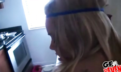 Sex on the sofa with a slutty blondy who loves giving blowbangs