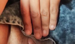 Levantou o vestido e esfregou a buceta