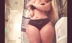 Huge Booty Sandy Colored Masurbating in Crapper