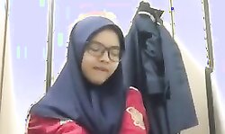 Malay Govt Official Masturbate in Water Closet Part 1