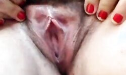 mostrando su gran coño