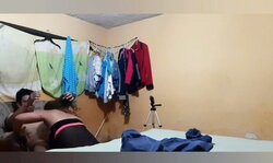 Que rico como grabo ami prima en vivo y me la follo me chupa él pene y las bolitas