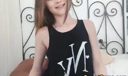 Cute Cam Chick Get Naked and Masturbate