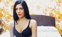 Sexy Amateur Babe Loves To Play on Cam