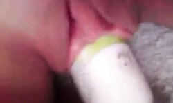 Deutsches Teen fickt sich mit Deo