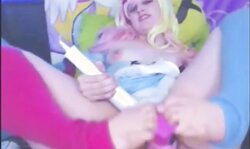 Webcam! Girl uses her feet to fuck her pussy on webcam