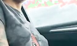 Negra BLM mostrando a buceta e dirigindo