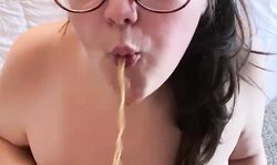 Watch me eat ramen naked
