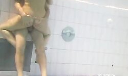 Couples Novice Sexual Intercourse Fun Into Out-Of-Doors Pool