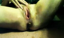 Deanna fisting & streches her pussy