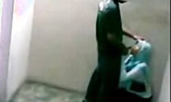 malay-skodeng awek tudung hijab kat tangga