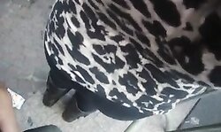 Kell encoxando com o marido do lado