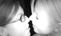 Amateur FF - girls kissing at party