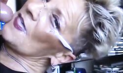 Geisteskranke Oma mit Sahne in der Fresse!