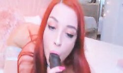 Red Hair Woman Shows Pussy On Live Cam