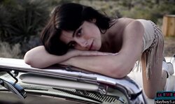 Tattooed MILF Reed outdoor striptease