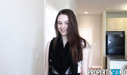 Attractive teenager Elektra Rose gives a good head for an interviewer