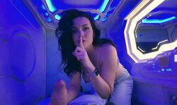 She gave a oral pleasure at the airport capsule hotel