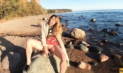 Teenager Outside Masturbation on the Beach keeps at-pushes on Black Sex-toy and LuxuryGirl