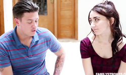 All-natural schoolgirl Mandy Muse is having a perfect body