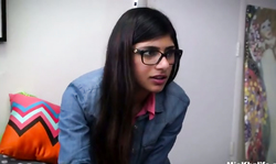 Threesome with a Arabic Mia Khalifa blowing a cock
