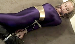 Blonde's slender shape looks gorgeous in spandex tights