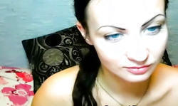 Hot Babe Loves to Masturbate her Pussy