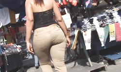 Lady with stunning big booty and pretty thin waist