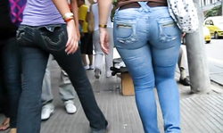 Passionate big booty babe with nice blue jeans looks really great
