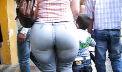 Sexiest ebony with wide big booty spotted on the street