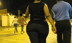 Her very wide big booty is making me so freaking horny!