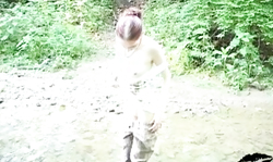 Ultimate beauty Liz Vicious poses fully naked in the river