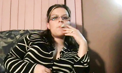 Smoking hot kinky brunette blows out some rings on the sofa