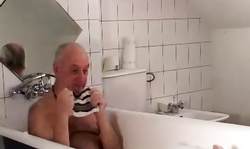 Blonde slut is sucking oldje dick and getting juicy jizz