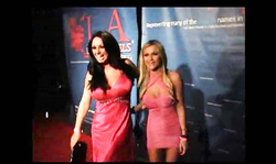 Big-boobed MILF Phoenix Marie looks hotter than hell