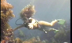 Fully naked slender diver swim fully nude in a hot way