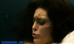 Two lesbians angels have a gorgeous underwater sex